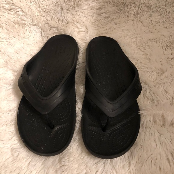 crocs iconic comfort flip flops